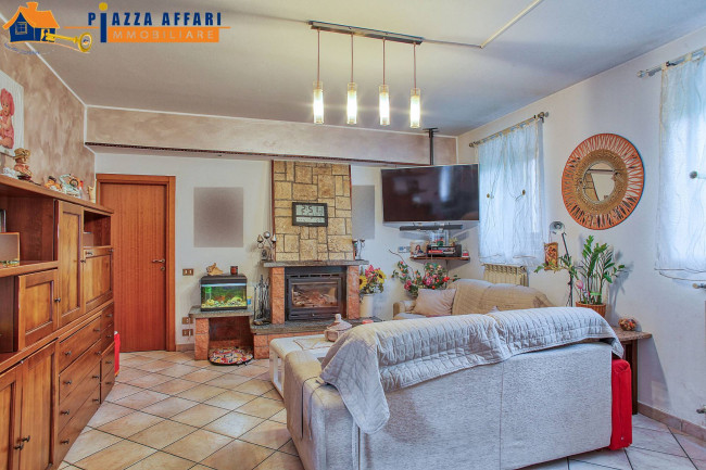 Porzione di Casa Terra / Cielo in vendita a Cadegliano-Viconago