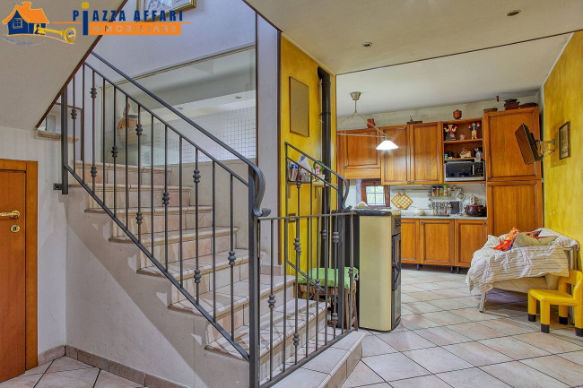 Porzione di Casa Terra / Cielo in vendita a Cadegliano-Viconago
