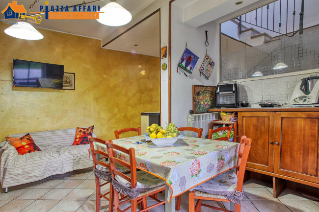 Porzione di Casa Terra / Cielo in vendita a Cadegliano-Viconago