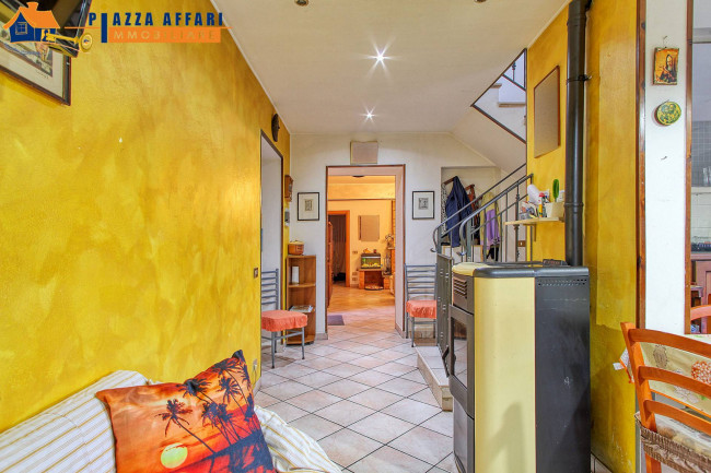 Porzione di Casa Terra / Cielo in vendita a Cadegliano-Viconago
