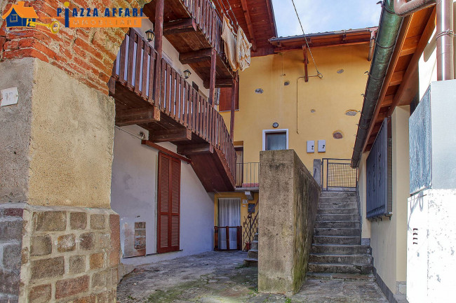 Porzione di Casa Terra / Cielo in vendita a Cadegliano-Viconago
