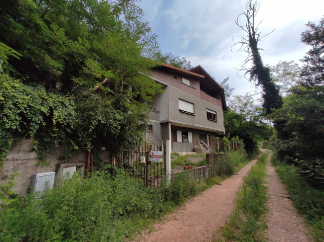 Villa in vendita a Cuasso al Monte