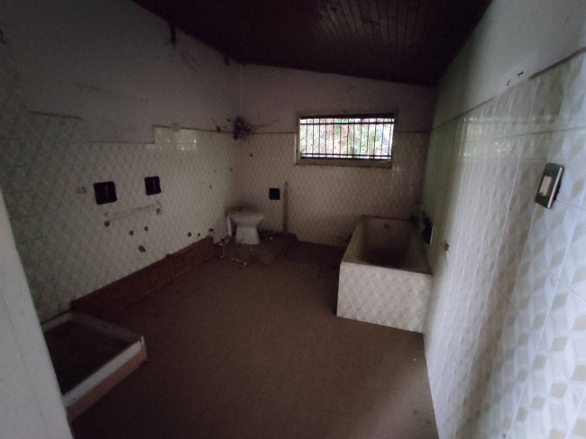 Villa in vendita a Cuasso al Monte