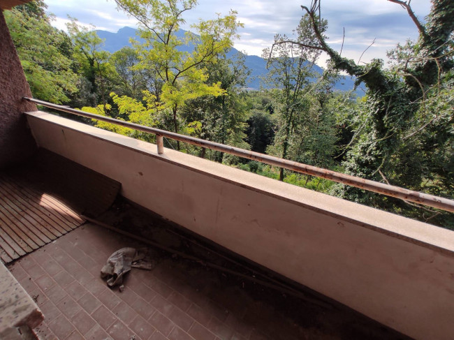 Villa in vendita a Cuasso al Monte