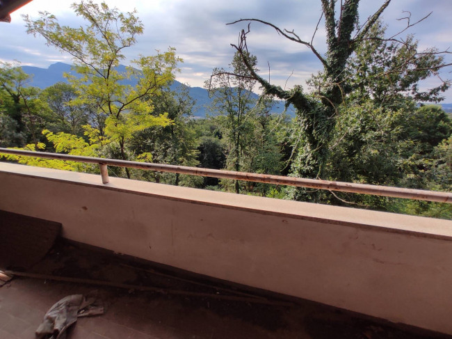Villa in vendita a Cuasso al Monte