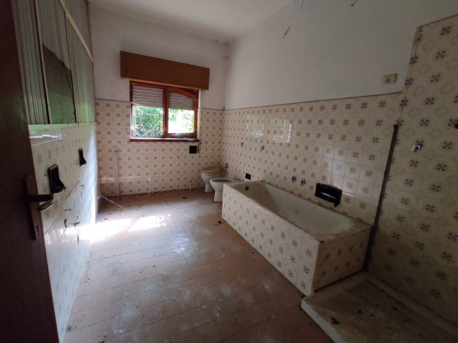 Villa in vendita a Cuasso al Monte