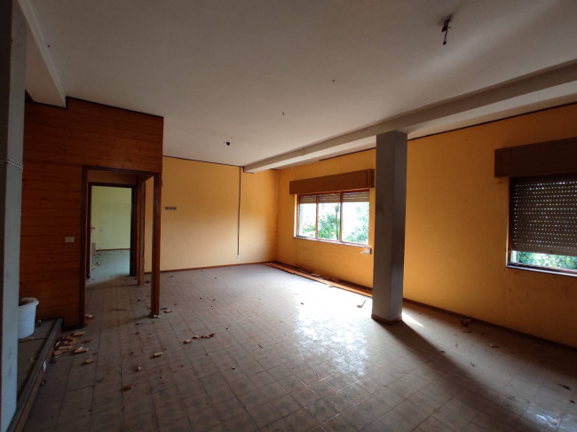 Villa in vendita a Cuasso al Monte
