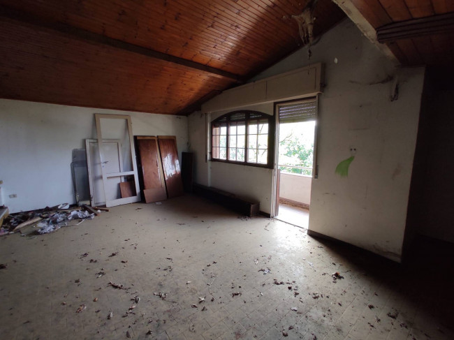 Villa in vendita a Cuasso al Monte