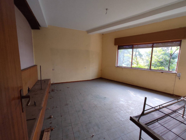 Villa in vendita a Cuasso al Monte