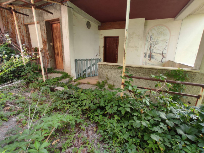 Villa in vendita a Cuasso al Monte