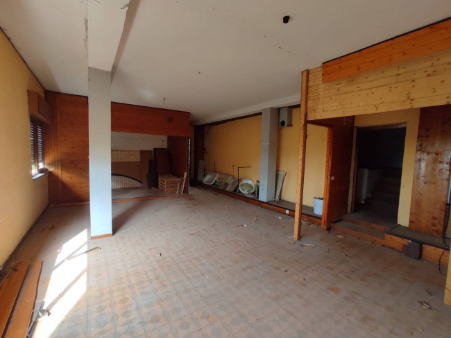 Villa in vendita a Cuasso al Monte