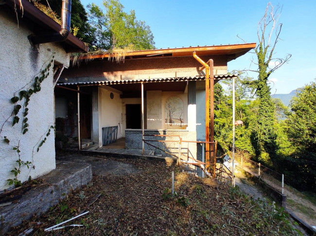Villa in vendita a Cuasso al Monte