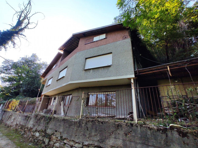 Villa in vendita a Cuasso al Monte