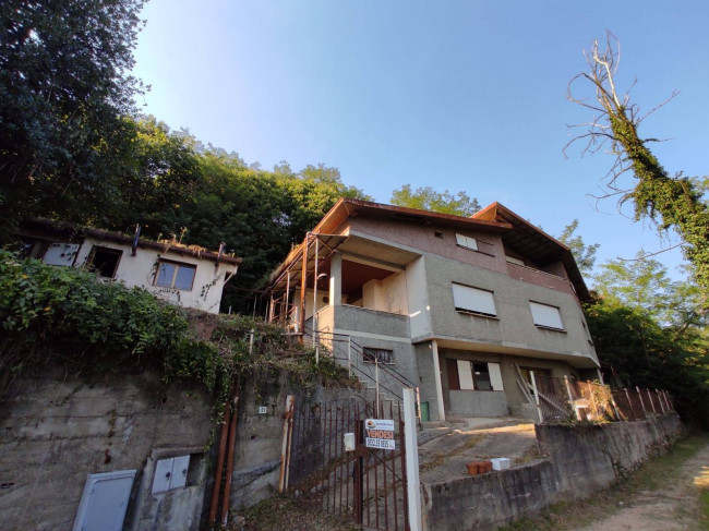 Villa in vendita a Cuasso al Monte