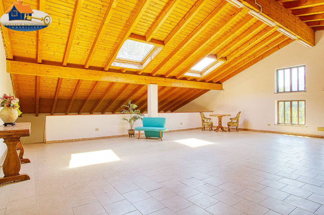 Locale commerciale in vendita a Grantola