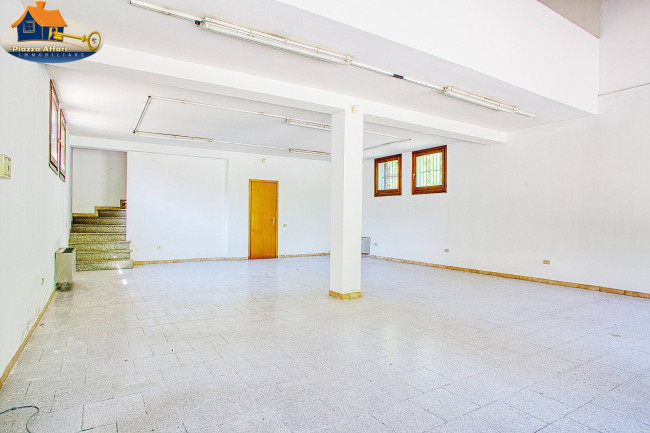 Locale commerciale in vendita a Grantola