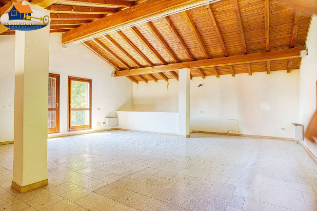 Locale commerciale in vendita a Grantola