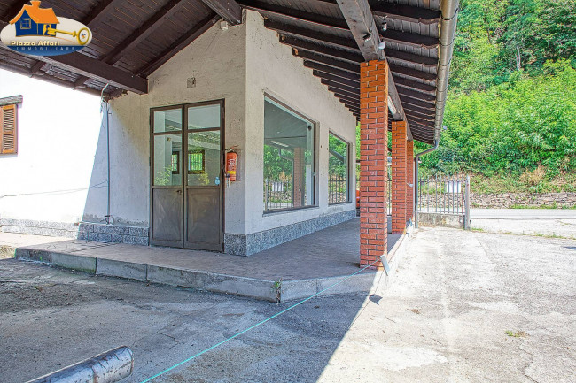 Locale commerciale in vendita a Grantola