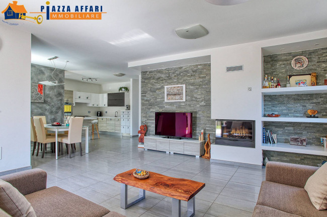 Villa in vendita a Lavena Ponte Tresa