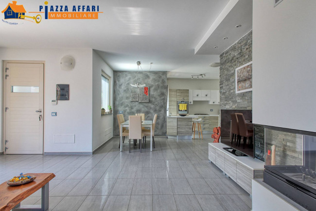 Villa in vendita a Lavena Ponte Tresa
