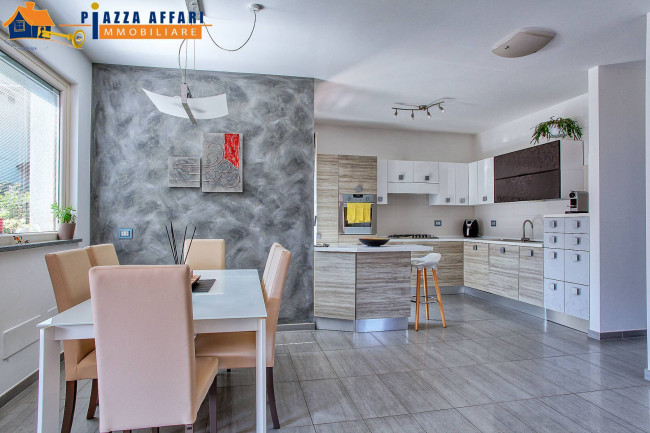 Villa in vendita a Lavena Ponte Tresa