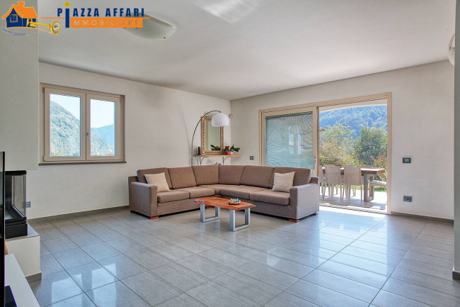 Villa in vendita a Lavena Ponte Tresa