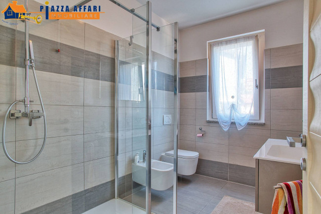 Villa in vendita a Lavena Ponte Tresa