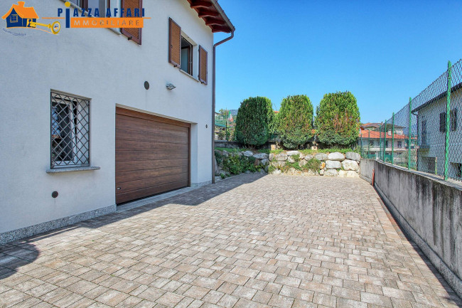 Villa in vendita a Lavena Ponte Tresa