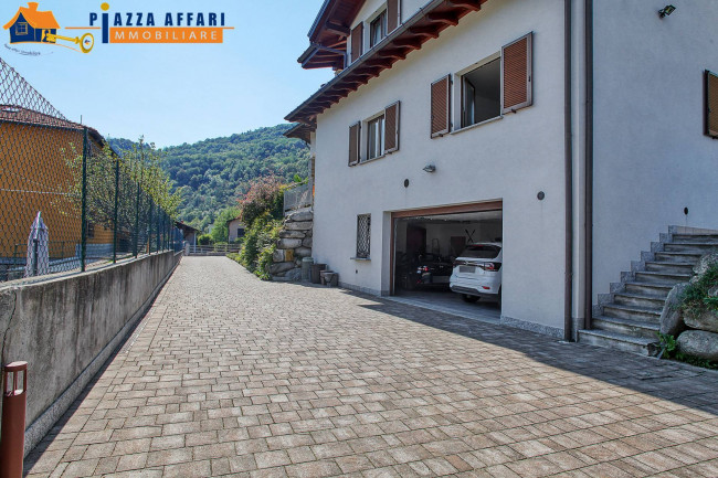 Villa in vendita a Lavena Ponte Tresa