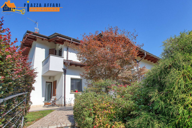 Villa in vendita a Lavena Ponte Tresa