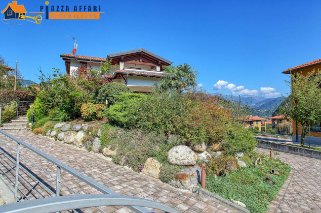 Villa in vendita a Lavena Ponte Tresa