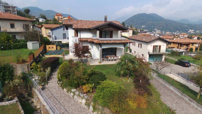 Villa in vendita a Lavena Ponte Tresa