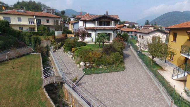 Villa in vendita a Lavena Ponte Tresa