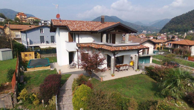 Villa in vendita a Lavena Ponte Tresa