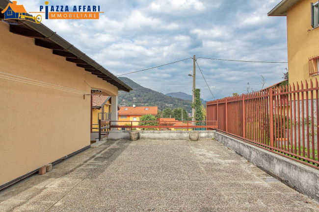 Villa Bifamigliare in vendita a Lavena Ponte Tresa