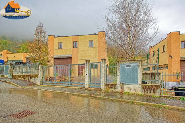 Capannone in vendita a Lavena Ponte Tresa