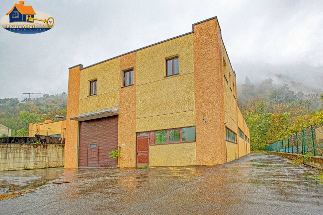 Capannone in vendita a Lavena Ponte Tresa