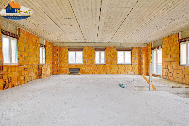 Capannone in vendita a Lavena Ponte Tresa