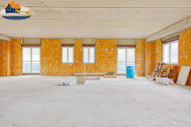 Capannone in vendita a Lavena Ponte Tresa