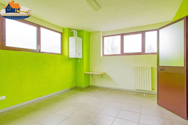 Capannone in vendita a Lavena Ponte Tresa