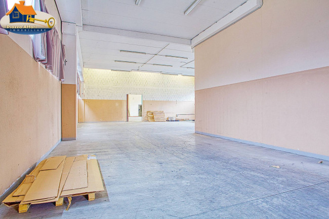 Capannone in vendita a Lavena Ponte Tresa