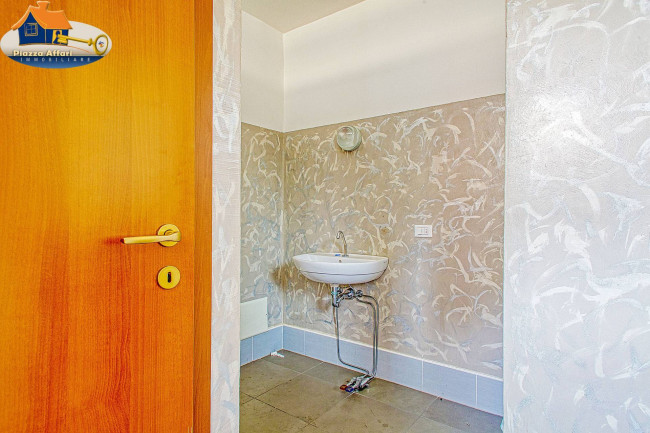 Capannone in vendita a Lavena Ponte Tresa