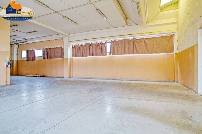 Capannone in vendita a Lavena Ponte Tresa