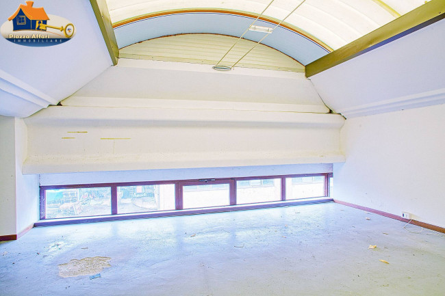 Capannone in vendita a Lavena Ponte Tresa