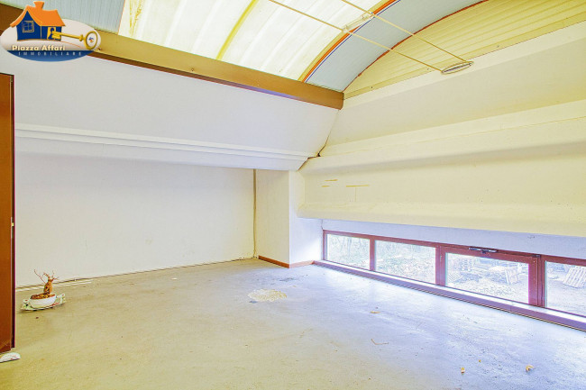 Capannone in vendita a Lavena Ponte Tresa