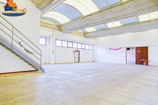 Capannone in vendita a Lavena Ponte Tresa