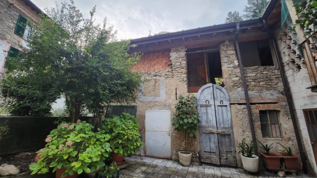 Rustico in vendita a Marchirolo
