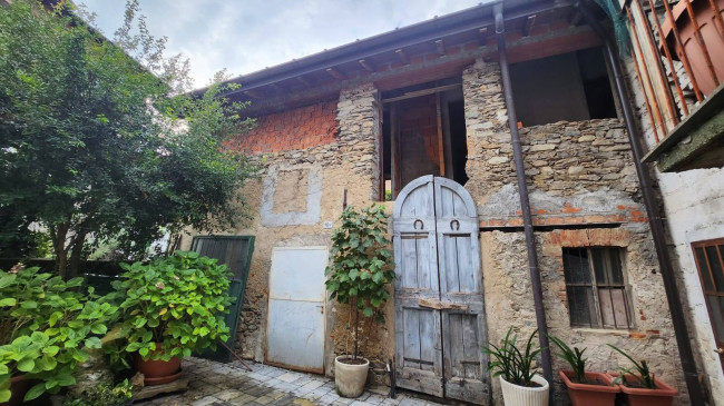 Rustico in vendita a Marchirolo