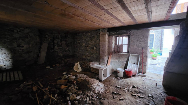 Rustico in vendita a Marchirolo