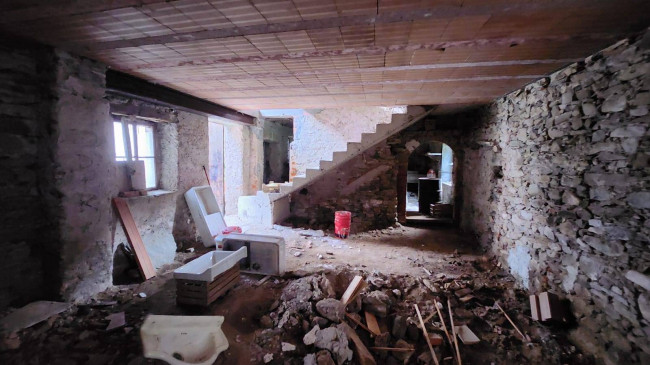 Rustico in vendita a Marchirolo